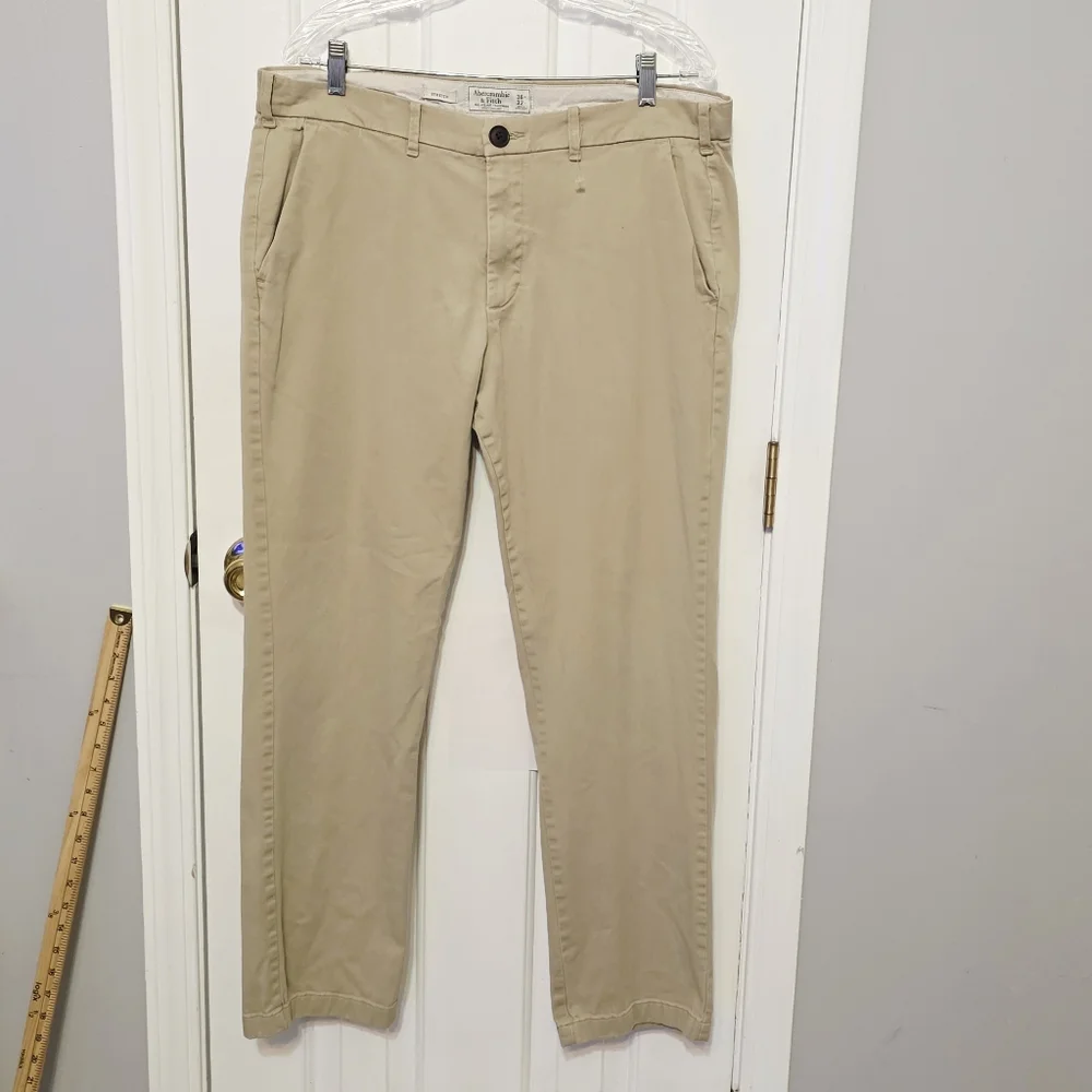 Abercrombie & Fitch Men's Khaki Chinos - Light Tan